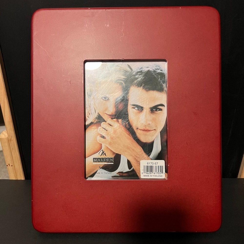 Malden Red Wood Finish rounded Photo Frame For 5x7 Picture Desktop Stand Display